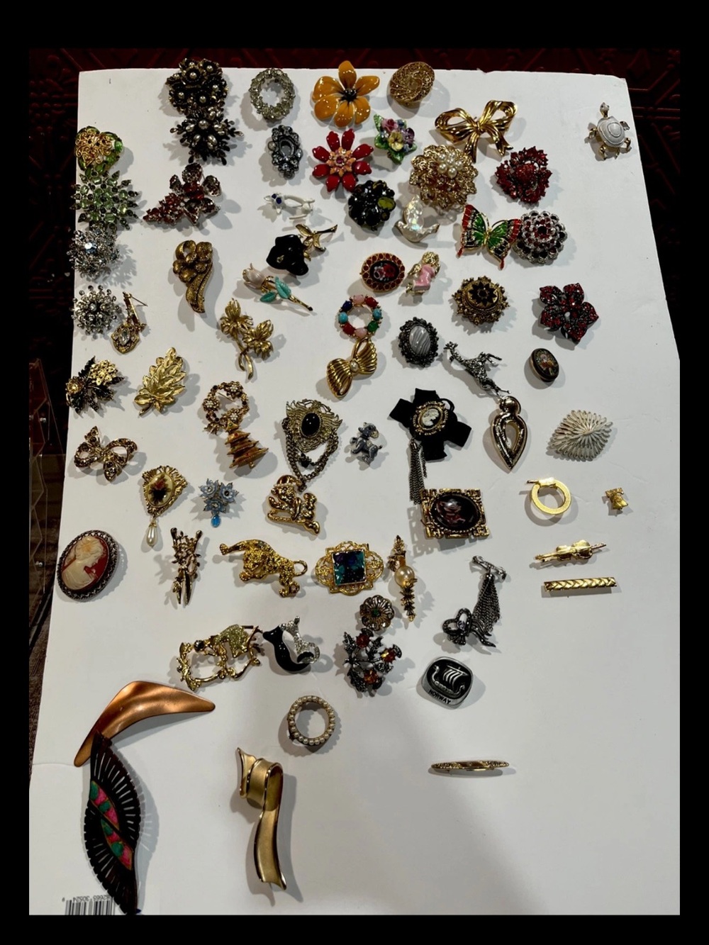 Mixed variety brooches and pins lot Vintage And Modern 60 Pieces All Wearable